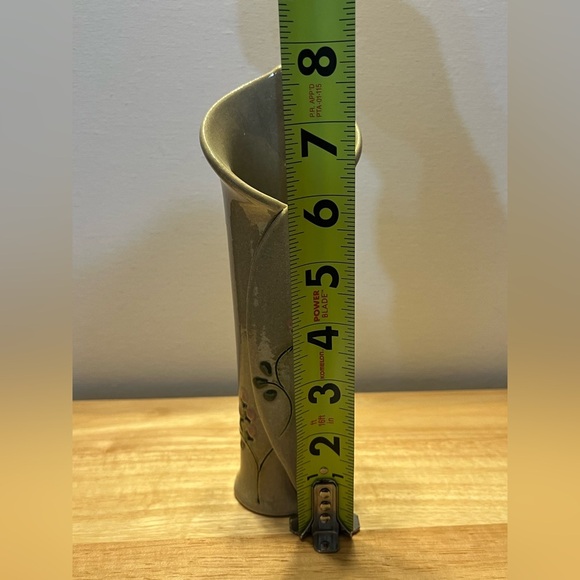 HANDCRAFTED STUDIO POTTERY FLORAL BUD VASE SIGNED - Picture 7 of 9